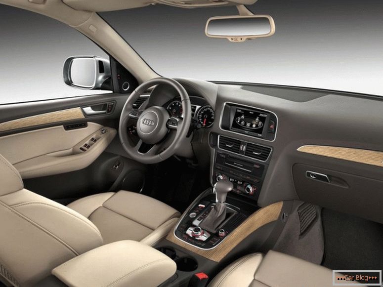 Wnętrze Audi Q5 2008