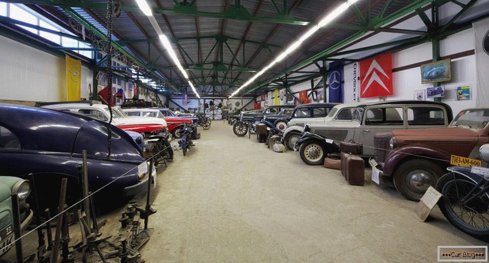 Lomakowski muzeum starych samochodów i motocykli