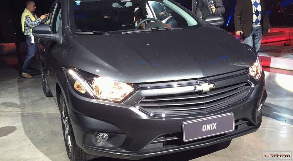 Chevrolet представiл обновленные Onix i pryzmat 