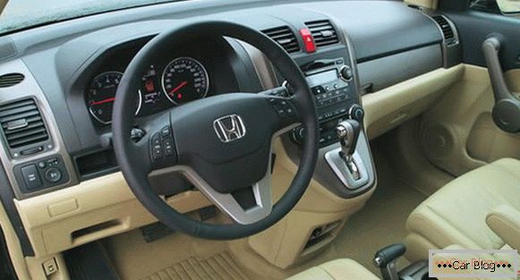 Honda CR-V może pochwalić się każdym szczegółem i przemyślanym wnętrzem