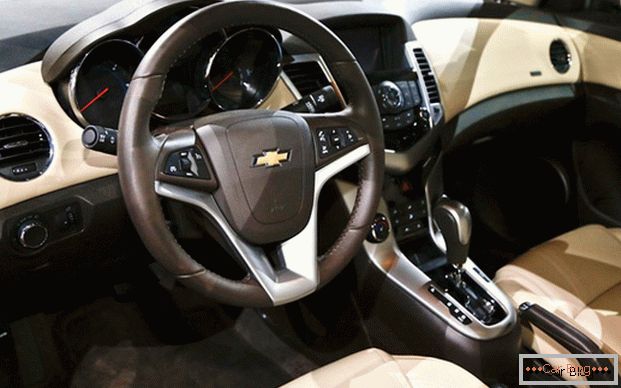 Jakość materiałów wykończeniowych i świetne możliwości regulacji to cechy wyróżniające Chevroleta Cruze