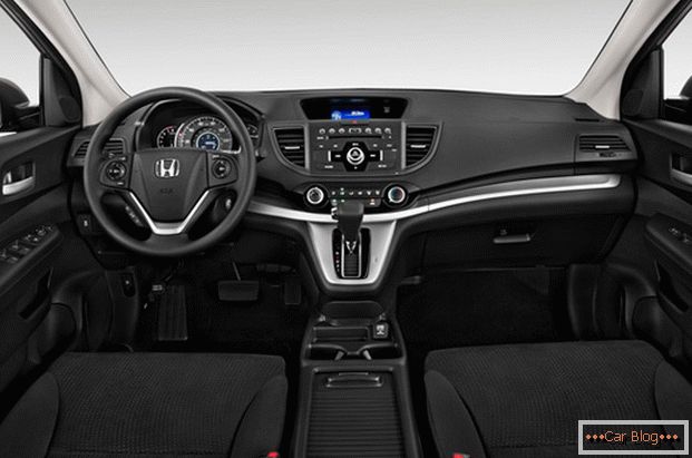 W kabinie samochodu Honda CR-V