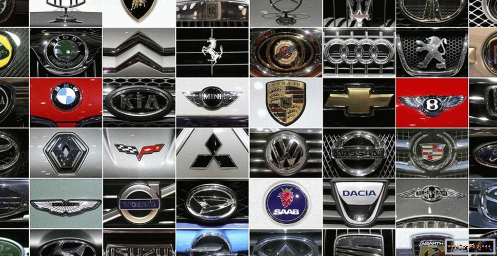 Emblematy samochodów różnych producentów