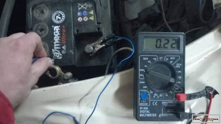 ile powinno napięcie ładowania akumulatora samochodowego od generatora