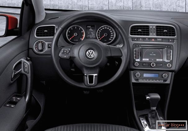 Wewnątrz Volkswagena Polo jest bardzo wysokiej jakości wykończeniem siedzeń.