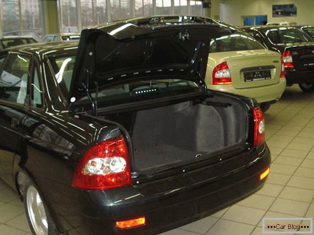 Trunk sedan Lada Priora вмещает 430 литров груза