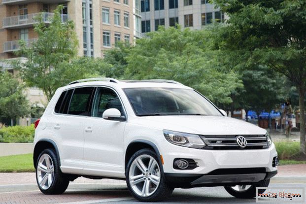 Volkswagen Tiguan ze swoim wyglądem budzi zaufanie, że podróż będzie wygodna i bezpieczna