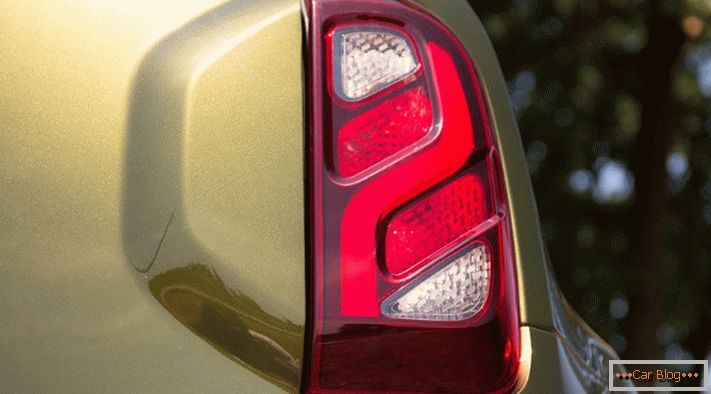 Tylne światła Renault Duster