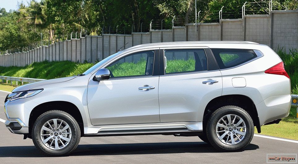 О том, когда Nowy Mitsubishi Pajero Sport приедет в Россию, японцы скажут в декабре
