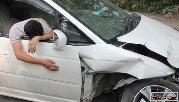 Wypadki często występują z powodu nietrzeźwych kierowców