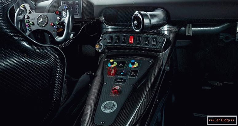 Salon Mercedes-AMG GT4