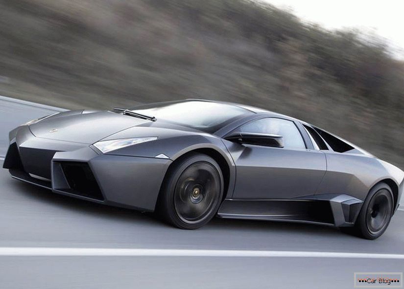 Lamborghini Reventon jeździ szybko