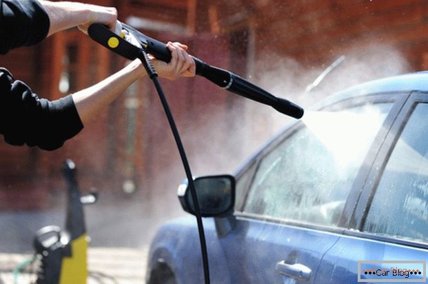 Bezdotykowa myjnia samochodowa pozwala wyczyścić samochód bez szmaty