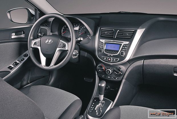 W samochodzie Hyundai Solaris znajdziesz elementy nowoczesnego wnętrza.