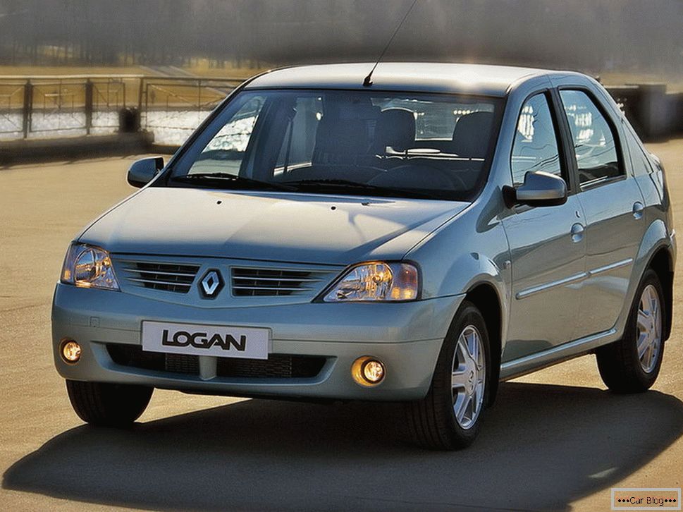 Renault Logan - widok z przodu