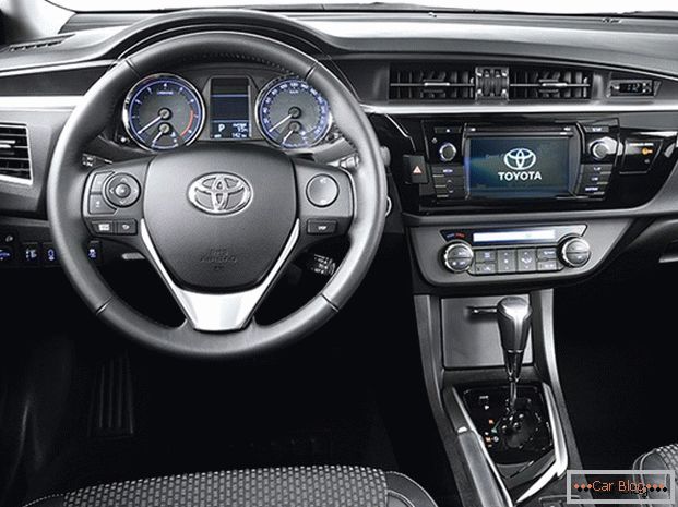 Salon Toyota Corolla jest praktyczny i wygodny