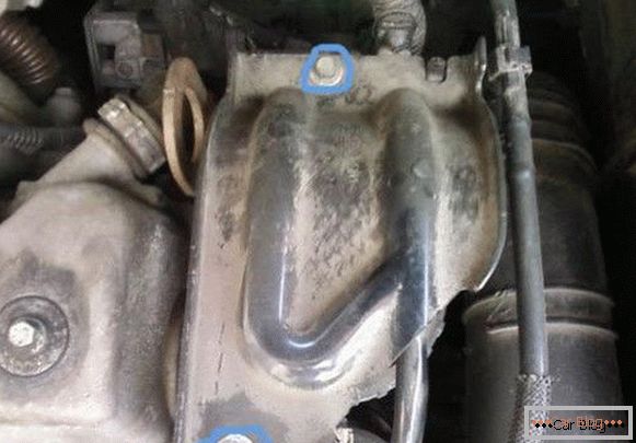 śruby na filtrze paliwa Ford Focus 2