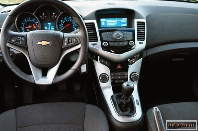 W samochodzie Chevrolet Cruze zawsze jest na wyciągnięcie ręki